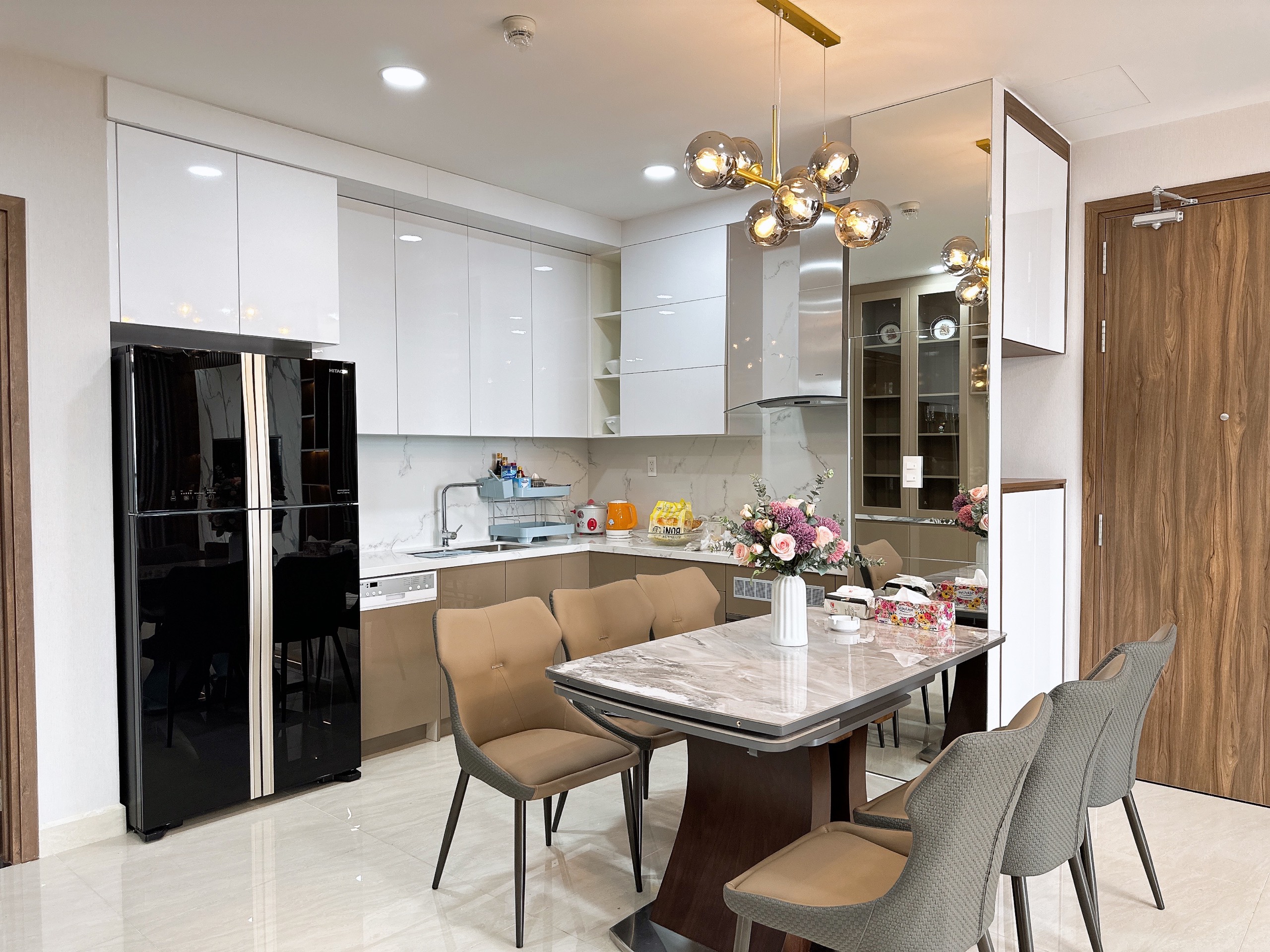 Cho thuê căn hộ vinhomes central park 2 phòng ngủ, 72.2m2, giá 22 tr/th bao phí, full nội thất