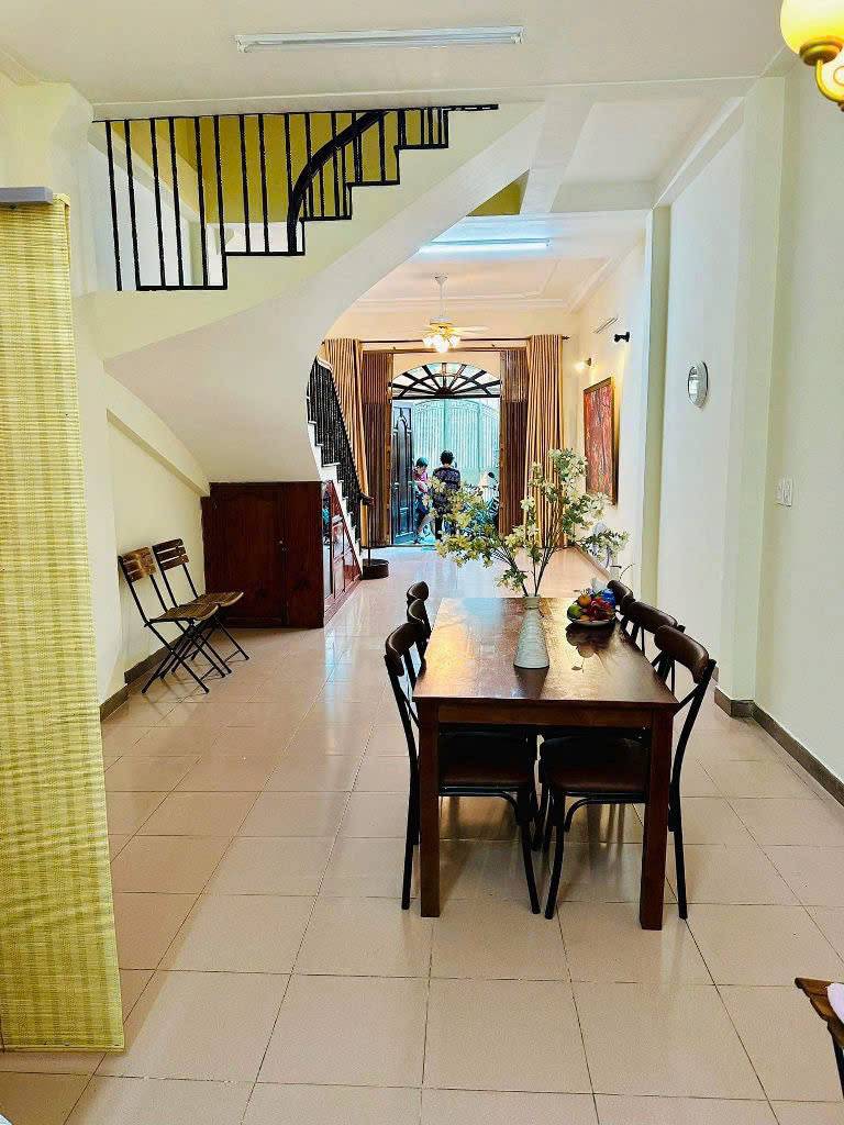 Bán nhà Hẻm xe hơi gần mặt tiền Bạch Đằng, 66m2, trệt 3 lầu, giá cực tốt