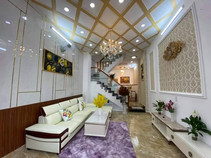 Bán nhà phố Hoàng Quốc Việt, view Tràng An, 3 thoáng, nhà 5 tầng đẹp, giá chỉ 10,8 tỷ