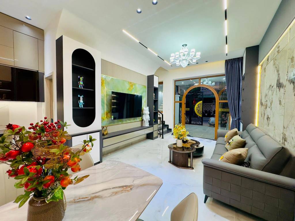 Bán nhanh nhà ngõ 93 Hoàng Quốc Việt, Cầu Giấy, diện tích 50m2, 3 tầng, giá 14 tỷ