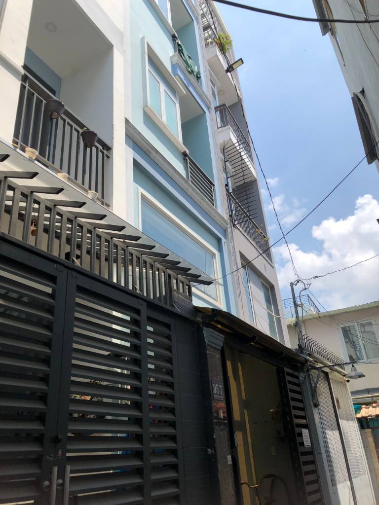 Bán nhà 5 tầng Nguyễn Khuyến cách MT chỉ 30m