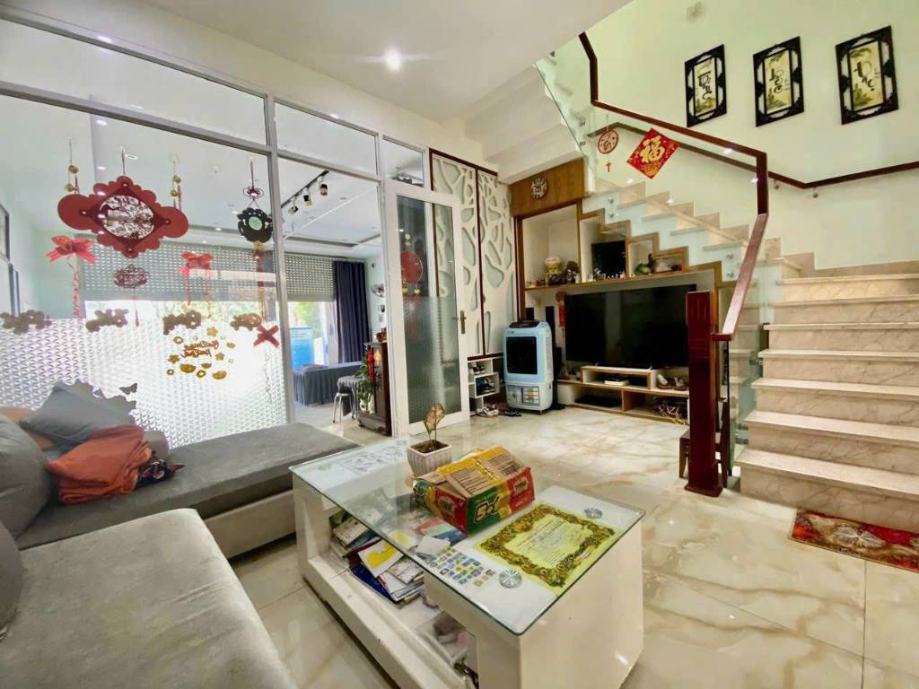 Bán căn nhà 3 tầng đường B2 khu đô thị Vĩnh Điềm Trung, Nha Trang. Giá bán 7 tỷ 980 triệu