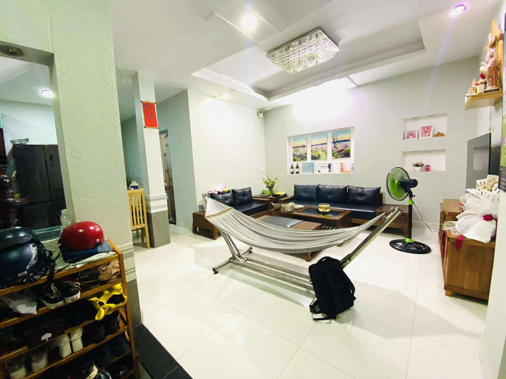 Bán nhà riêng 71m² Huỳnh Tấn Phát, Quận 7, Đầy đủ nội thất, sổ đỏ, giá chỉ 5.4 tỷ