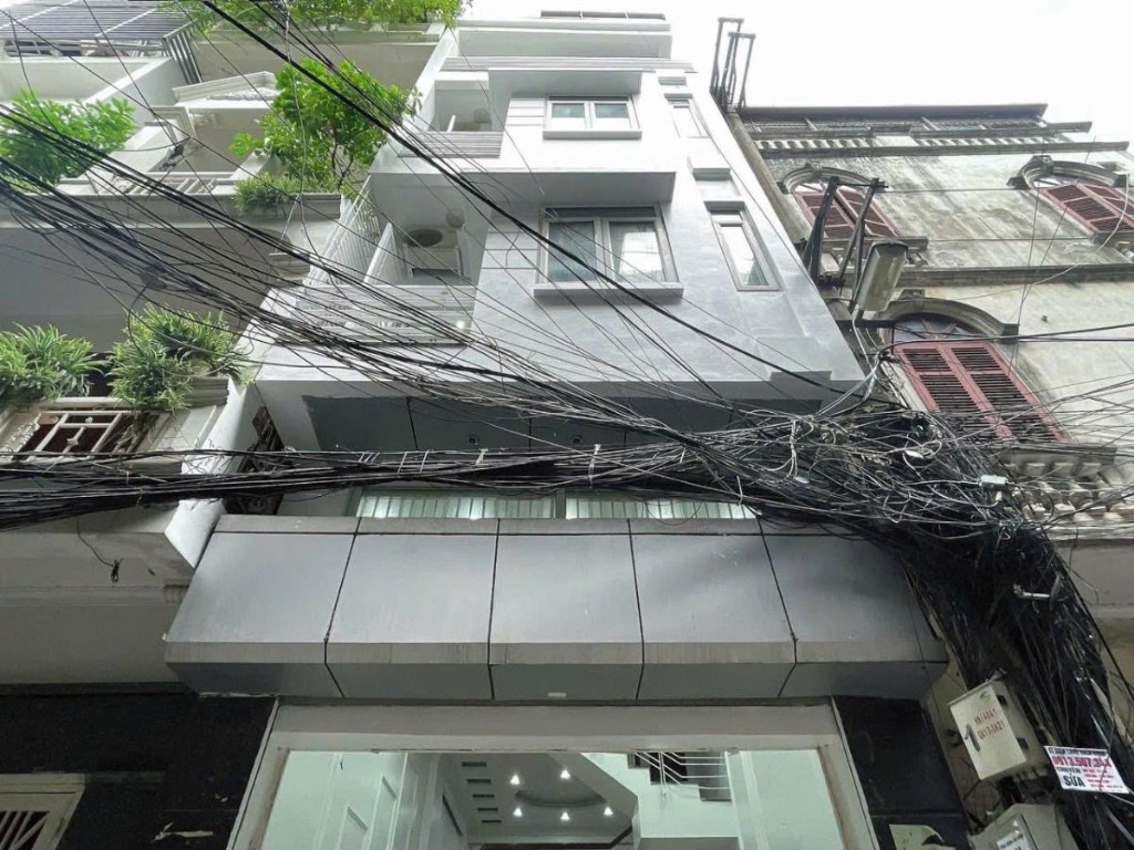 Cần bán nhà mặt ngõ Thái Hà, 50m2, mặt tiền 4.5, ở sướng, làm văn phòng đẹp vị trí kinh doanh tốt