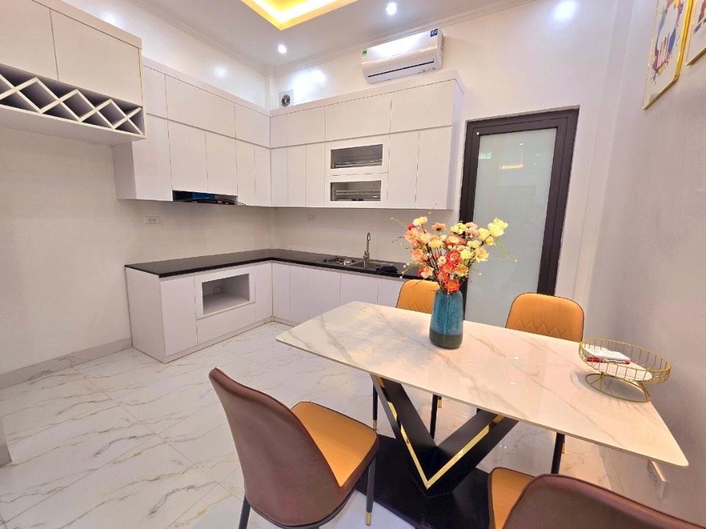 Bán nhà đẹp có thang máy Thái Hà, 45m2 x 5 tầng, ngõ ô tô, ở ngay, sổ đỏ chính chủ