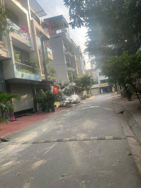 Bán đất phân lô 68m² tặng nhà C4, vỉa hè rộng, kinh doanh tốt – ngay cổng chào Hoài Đức