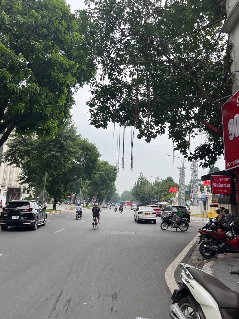 Bán nhà mặt phố Trần Nhân Tông, Hai Bà Trưng, kinh doanh tốt, 3 phòng ngủ, mặt tiền 3m, giá chỉ 4,8 tỷ