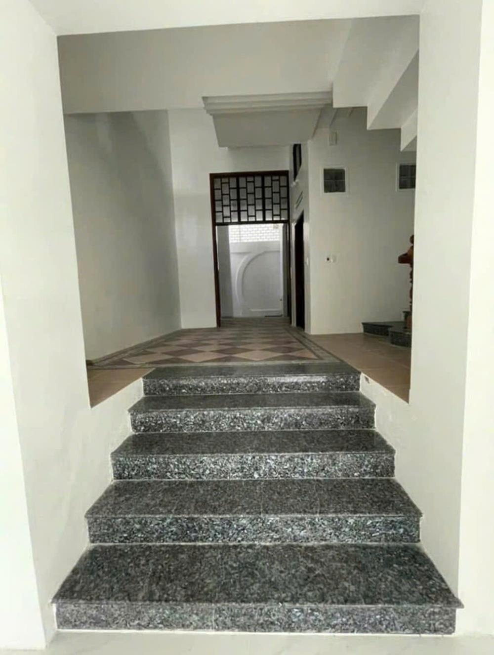 Cho thuê biệt thự Quận 3, 1 sàn 300m2, 10x30m, giá 80 tr/th