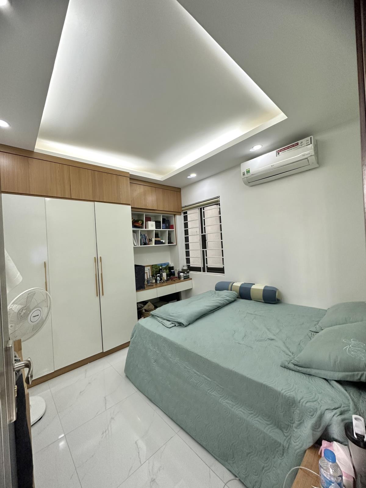Bán căn hộ 3 phòng ngủ, tòa C6 D’capitale Trần Duy Hưng, giá 11.2 tỷ, tầng cao, view hồ