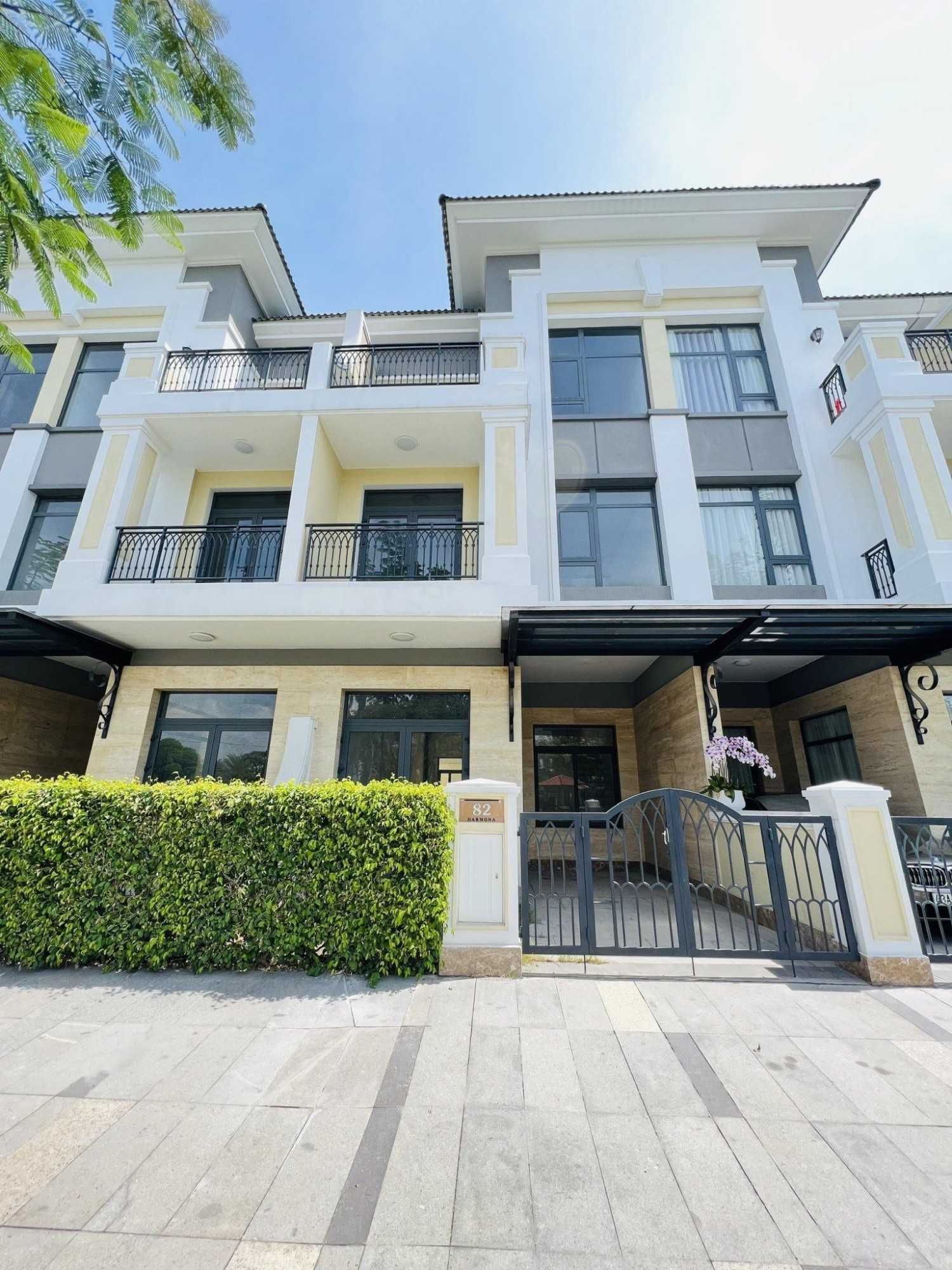 Cho thuê căn hộ Vinhomes Golden River Ba Son, 2 phòng ngủ, 2 wc, 25 triệu, 80m2