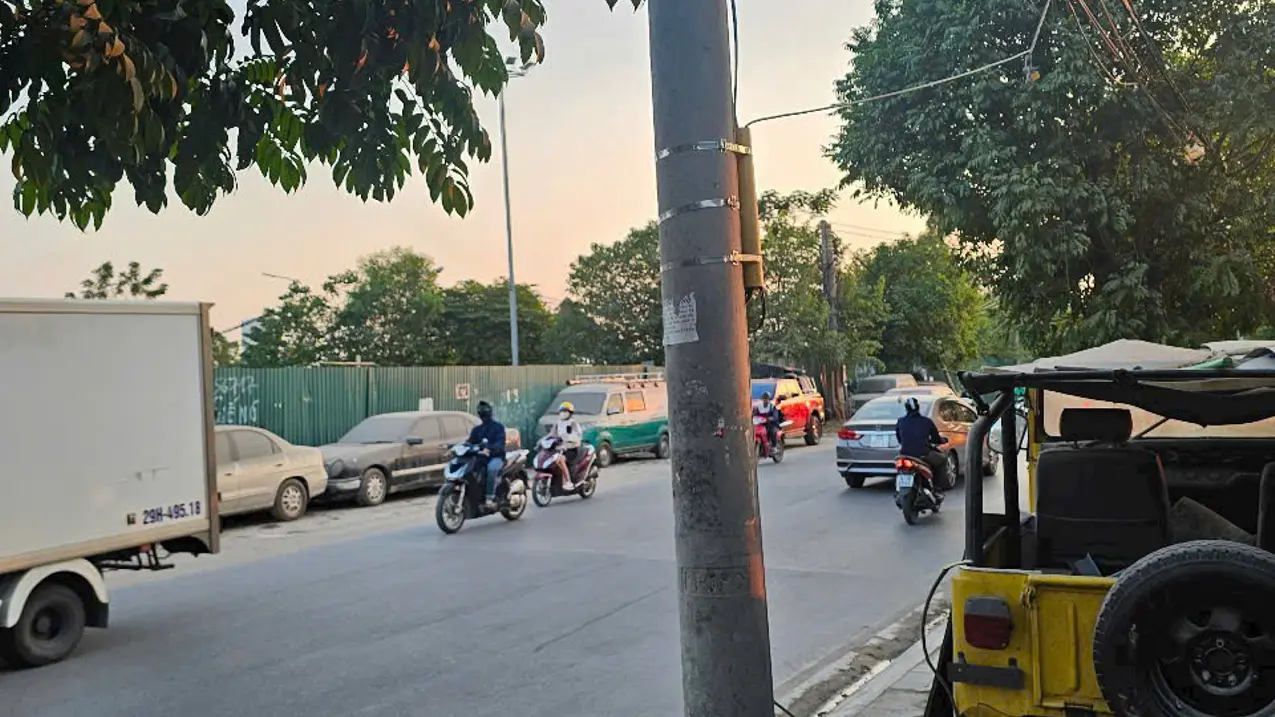 Cho thuê kho 200m2 mặt đườn Sa Đôi Mễ Trì tiện làm kho, gara oto giá 15 tr
